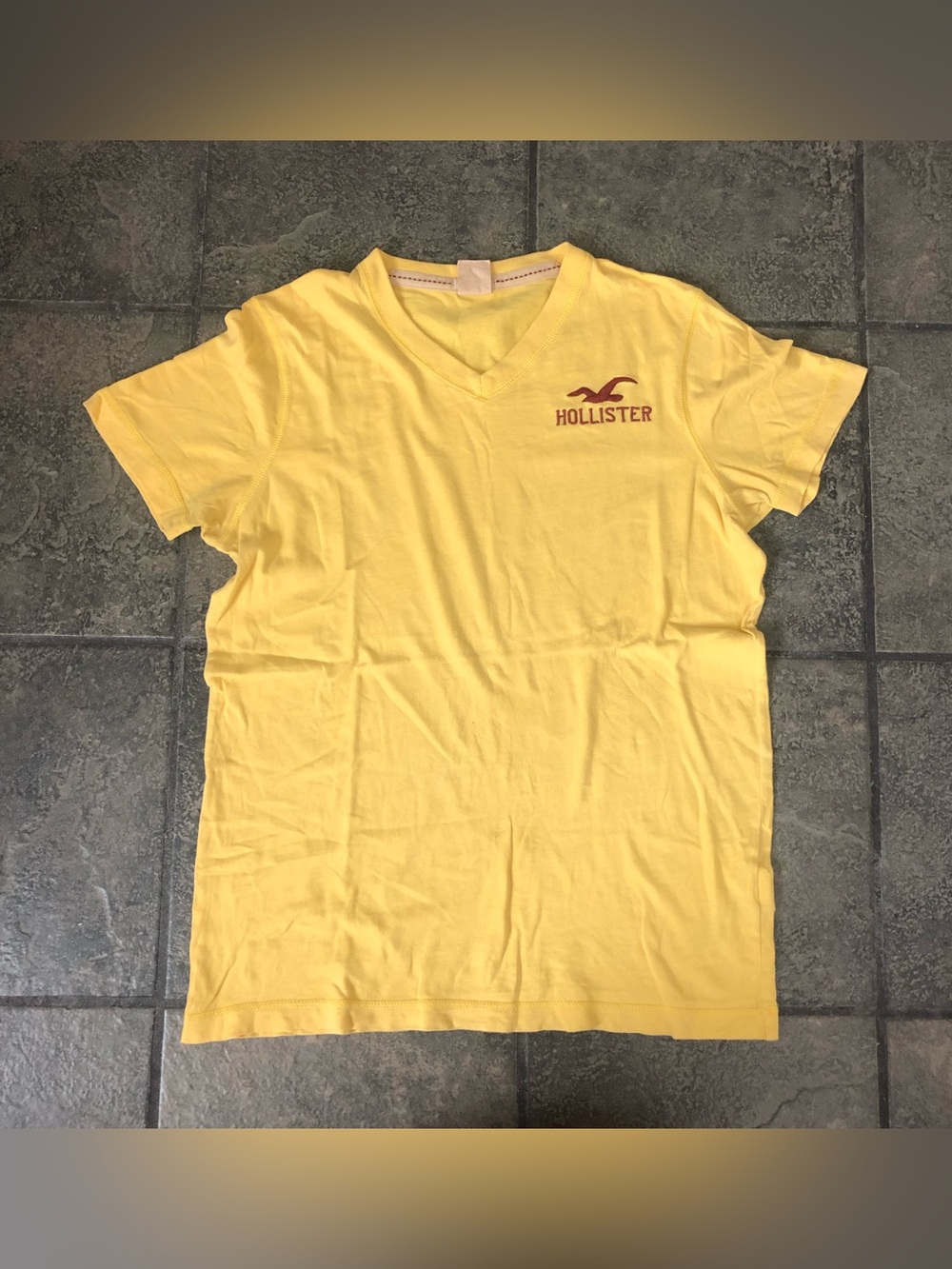 Vintage Y2K Men’s Hollister V Neck Yellow Shirt Size Medium Embroidered